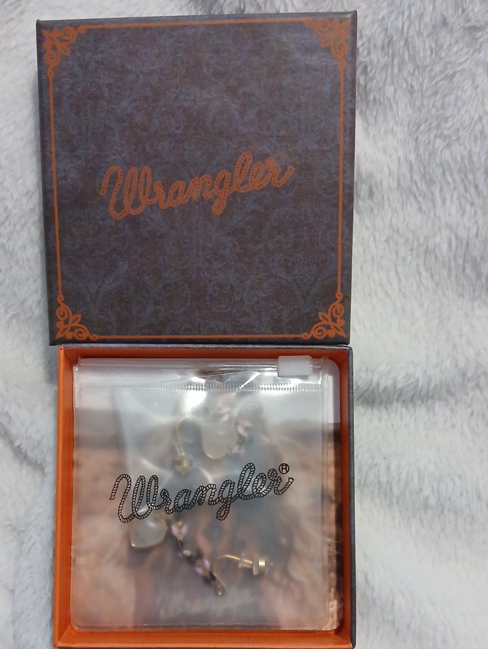 Wrangler Beautiful dangle Heart EarrinBrown and Orange Jewelry Box